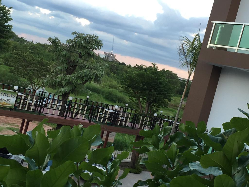 Por-Ho Boutique Hotel Nakhonratcsaszima Szoba fotó