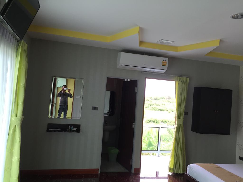 Por-Ho Boutique Hotel Nakhonratcsaszima Szoba fotó